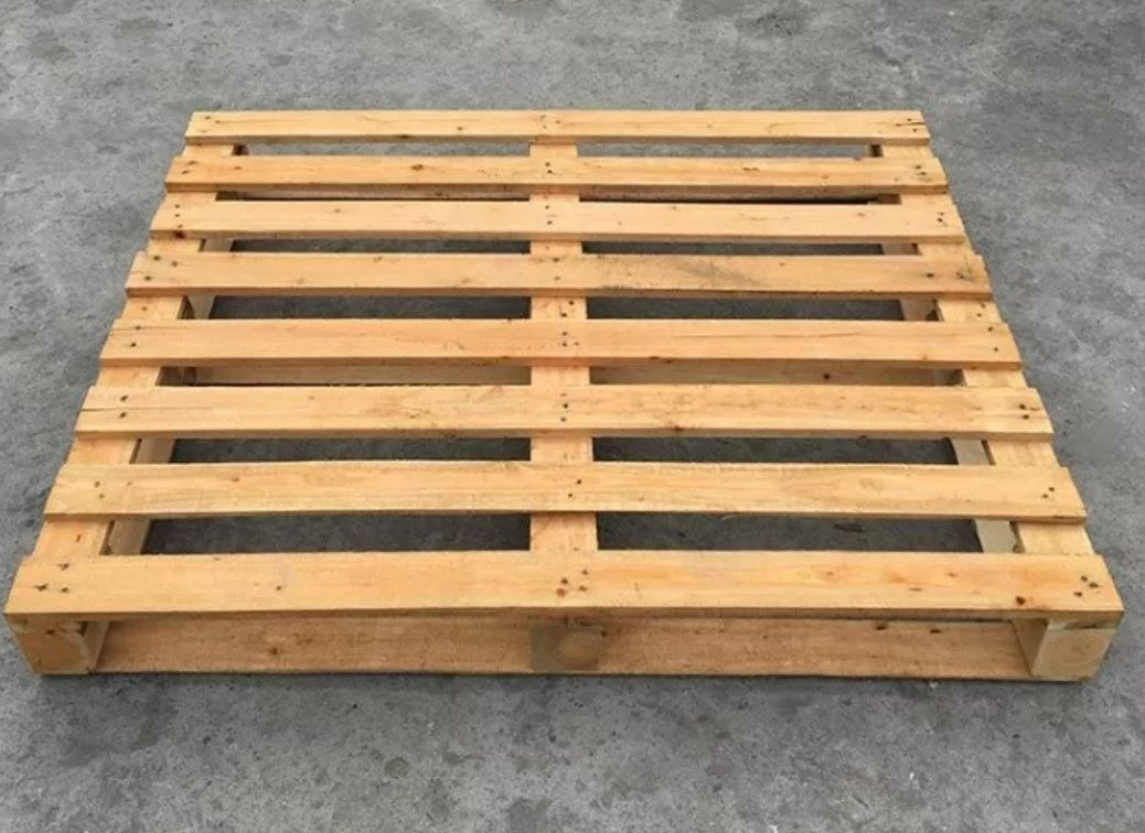 Wärmebehandelte Paletten aus massivem Holz